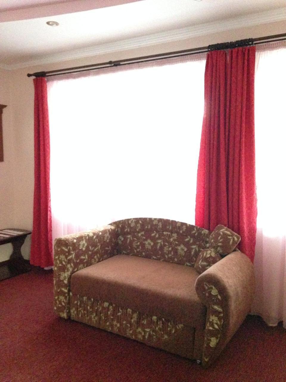 Hotel Usadba Tatarchik à Tatariv Extérieur photo